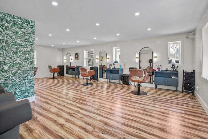 1005 Reservoir Ave, Cranston, RI for sale - Building Photo - Image 1 of 1