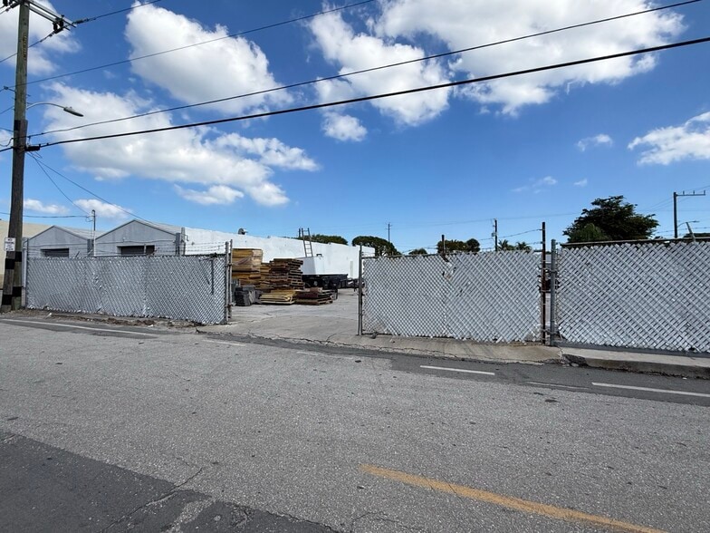 223 S H St, Lake Worth, FL for lease - Building Photo - Image 3 of 23