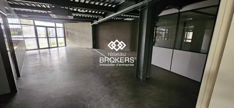 Retail in COURNON-D'AUVERGNE for lease - Interior Photo - Image 2 of 11