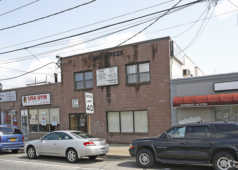 4 Buildings & Corner Vacant Lot For Sale portfolio of 5 properties for sale on LoopNet.com - Primary Photo - Image 3 of 4