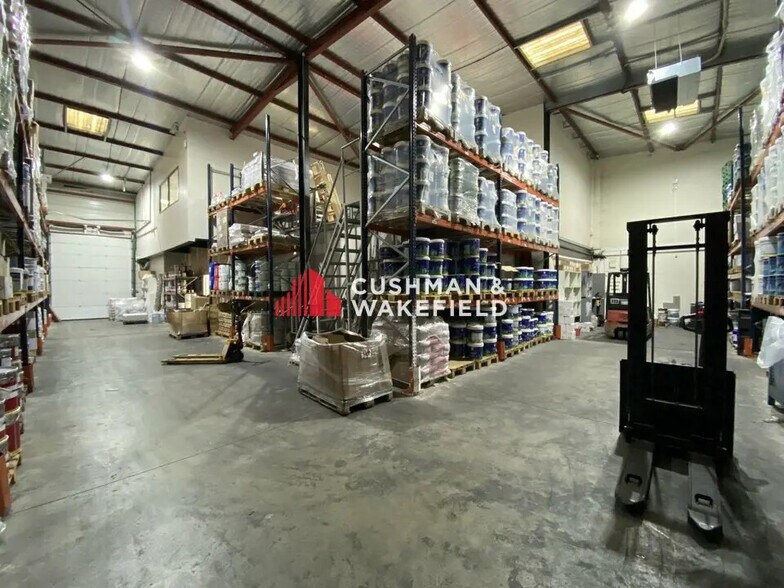 Flex in Toulouse for lease - Interior Photo - Image 2 of 5