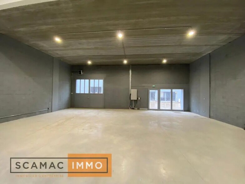 Industrial in Vaux-le-Pénil for lease - Interior Photo - Image 3 of 6