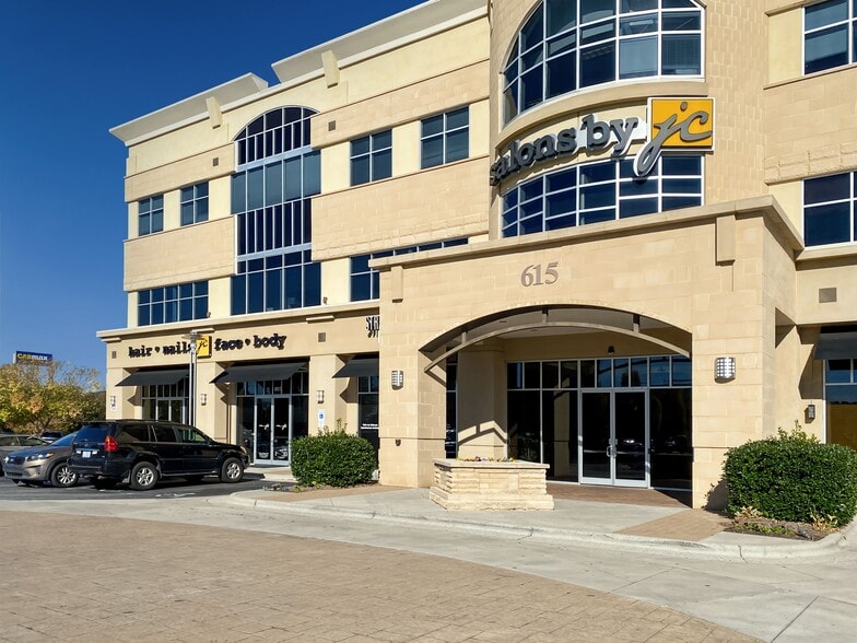 603-690 Saint George Square Ct, Winston-Salem, NC for lease - Interior Photo - Image 3 of 14