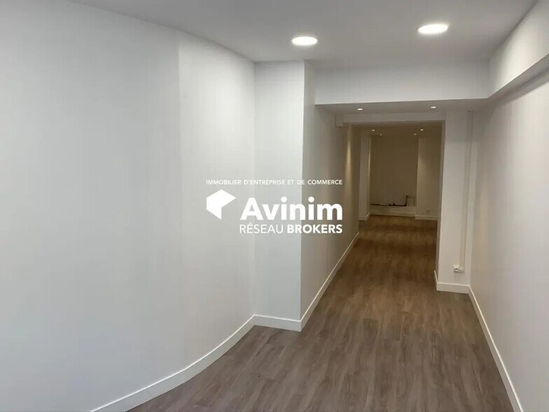 Retail in Le Havre for lease - Interior Photo - Image 1 of 3