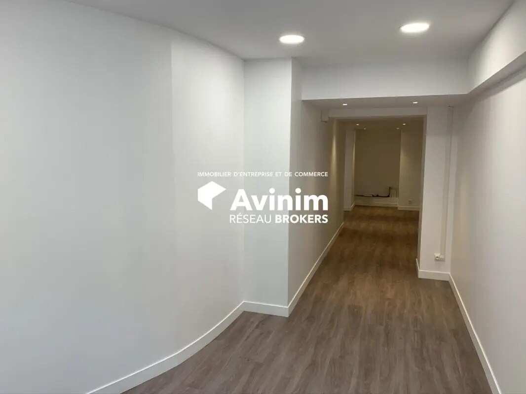 Retail in Le Havre for lease Interior Photo- Image 1 of 4