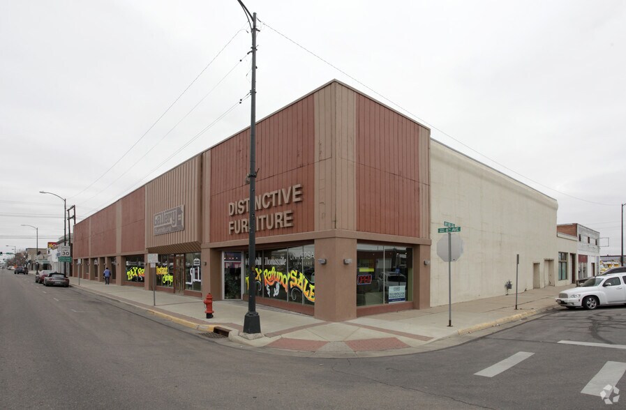 1024 8th Ave Greeley Co 80631 Front Property For On 34 554 Sf Retail Building Offered For In Greeley Co