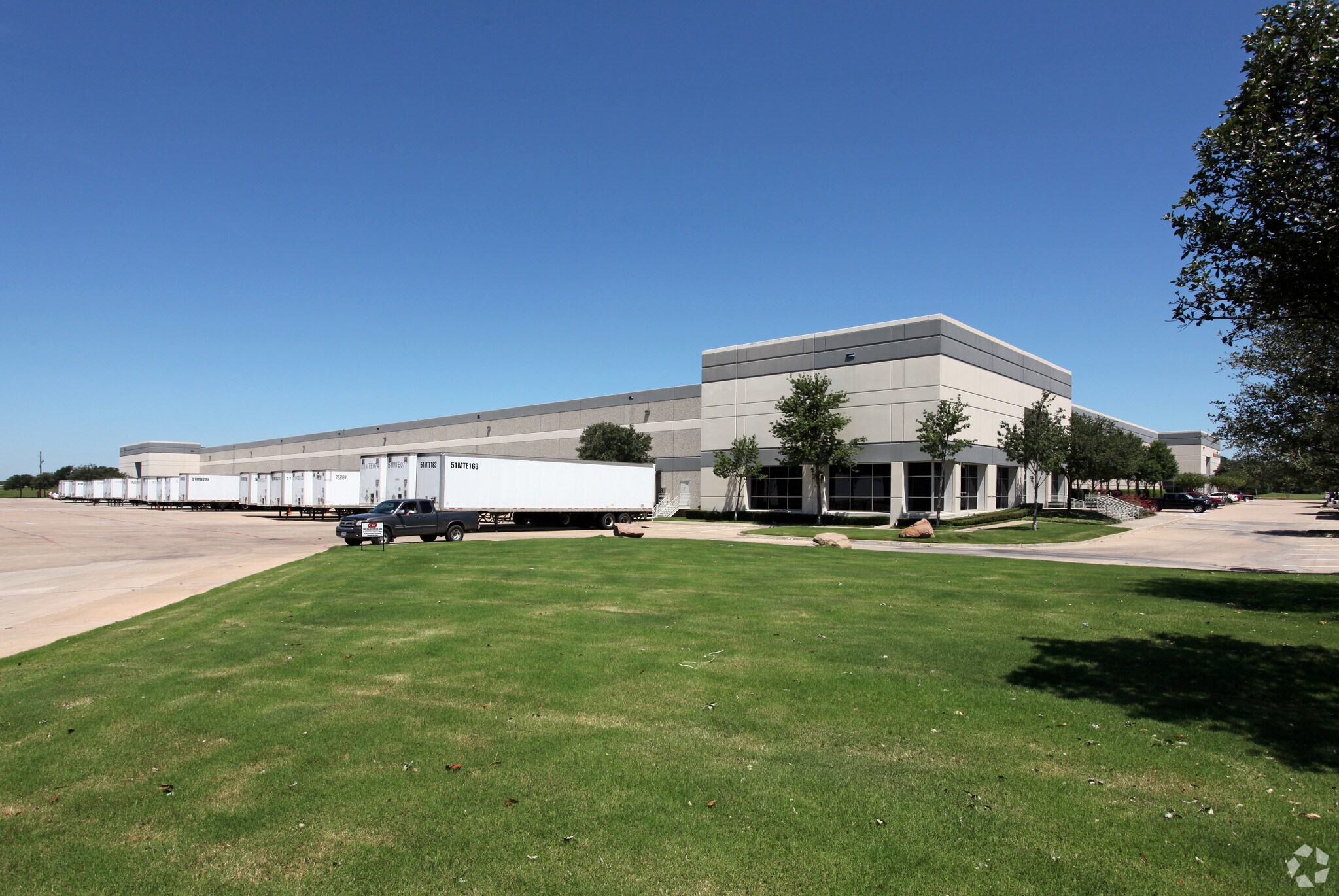 2060 Luna Rd, Carrollton, TX for sale Primary Photo- Image 1 of 1