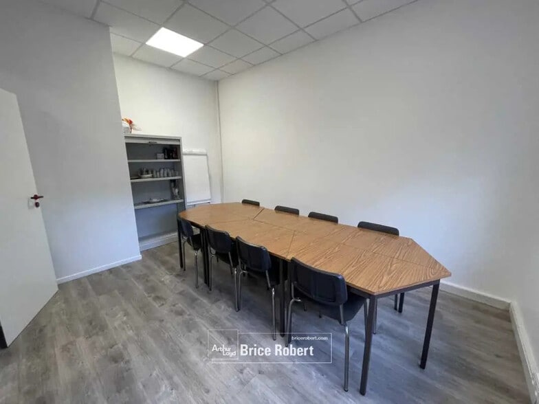 Retail in Lyon for sale - Interior Photo - Image 3 of 6