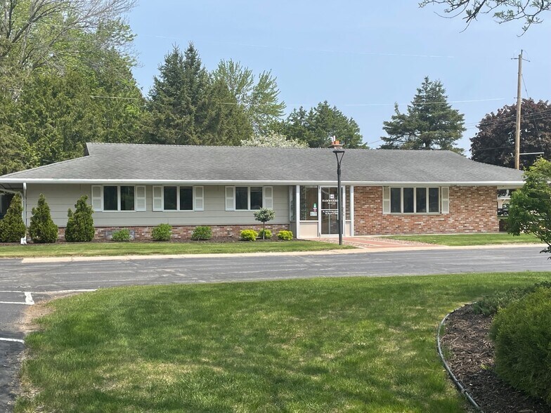 759 S Saint Augustine St, Pulaski, WI for sale - Building Photo - Image 1 of 1