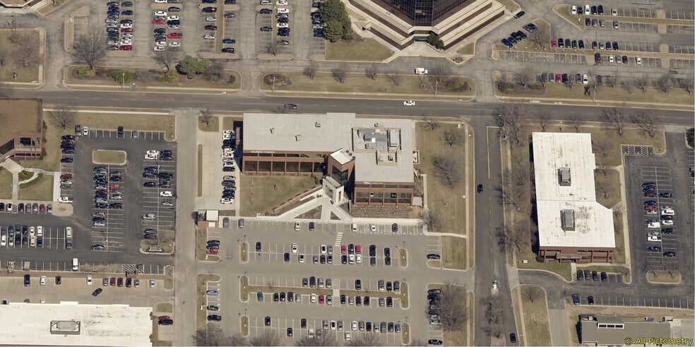 8300 College Blvd, Overland Park, KS for lease - Aerial - Image 2 of 6