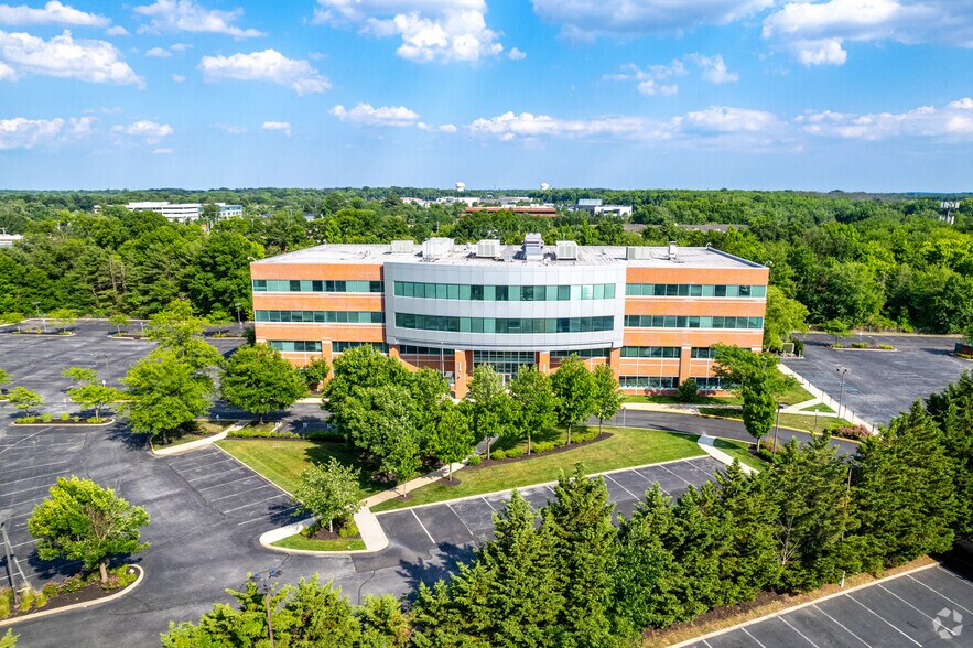 100-250 Century Pky, Mount Laurel, NJ for lease - Building Photo - Image 2 of 18