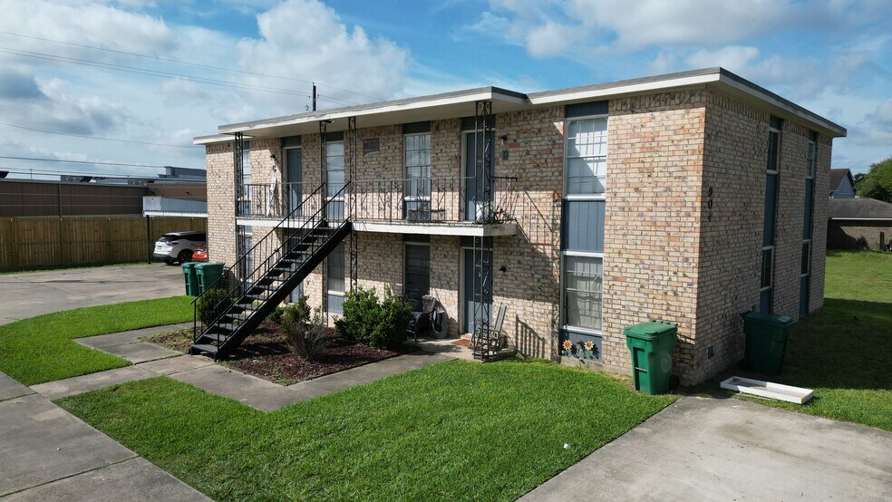 Simpson Fourplex Portfolio portfolio of 1 properties for sale on LoopNet.com - Building Photo - Image 3 of 23