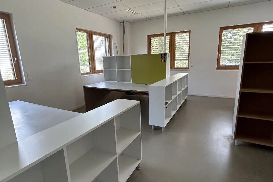 Office in Saint-Priest for sale - Building Photo - Image 3 of 12