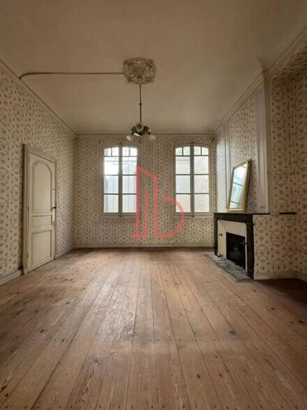 Office in Bordeaux for lease - Interior Photo - Image 3 of 9