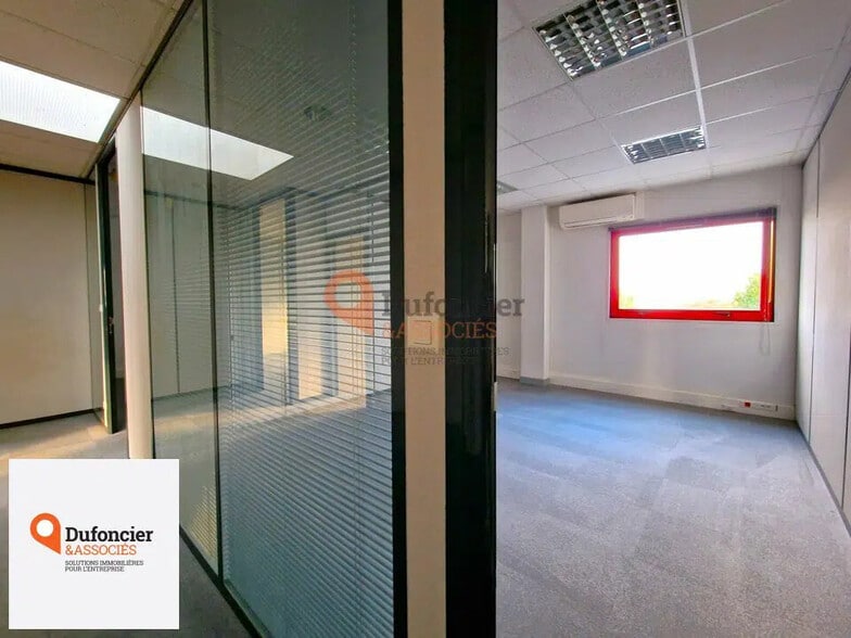 Office in Poitiers for lease - Interior Photo - Image 3 of 3
