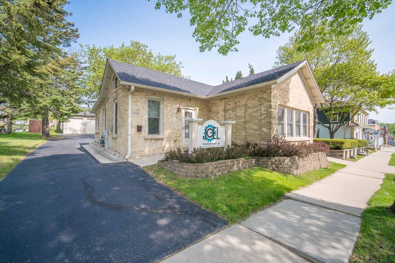 1624 Barton Ave, West Bend, WI for sale Building Photo- Image 1 of 1