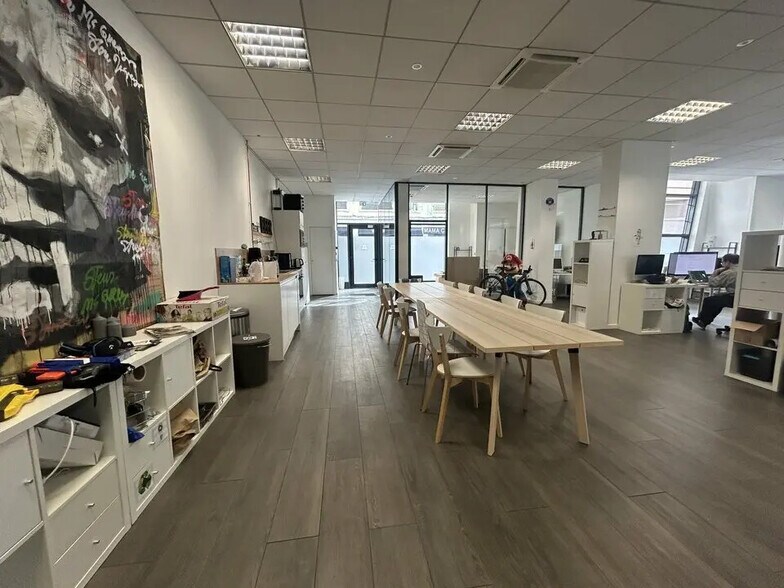 Office in Lyon for lease - Interior Photo - Image 3 of 18