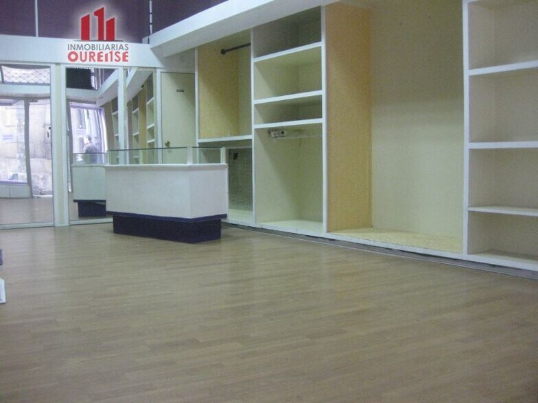 Retail in Ourense, Orense for lease - Building Photo - Image 2 of 9