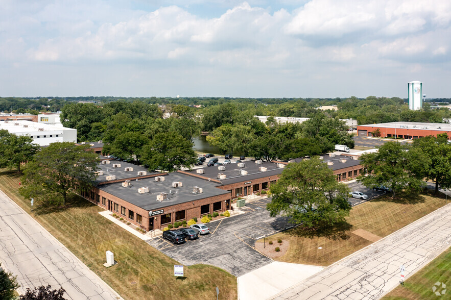 600-650 Executive Dr, Willowbrook, IL for lease - Aerial - Image 2 of 7