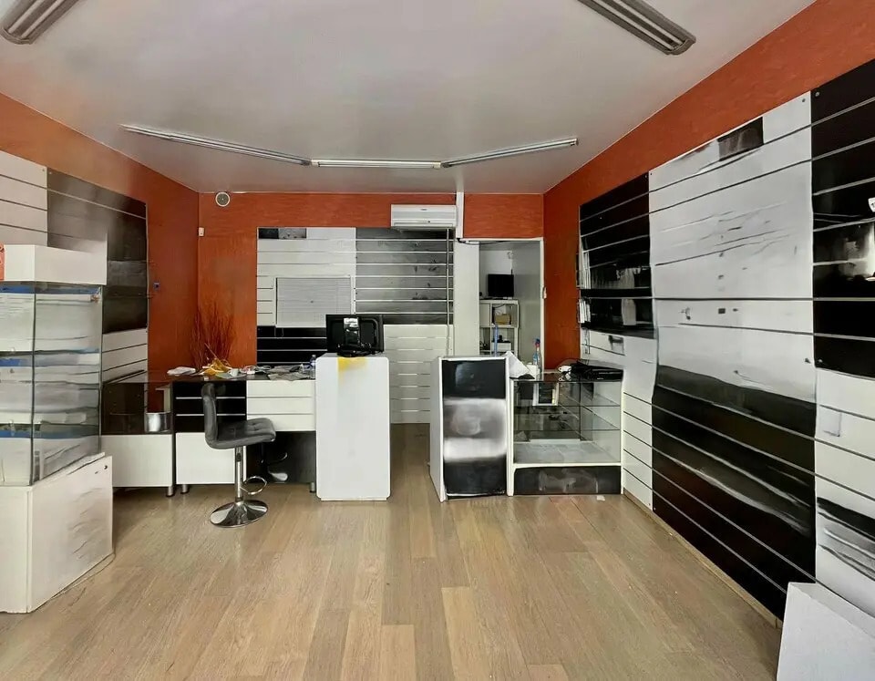 Retail in Grasse for lease Interior Photo- Image 1 of 4