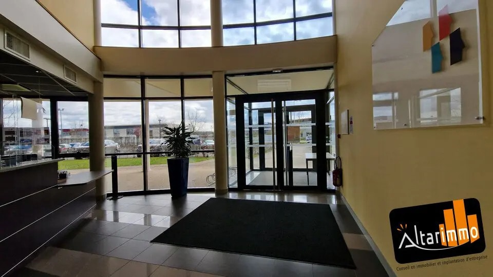 Office in Chartres for lease - Lobby - Image 1 of 14