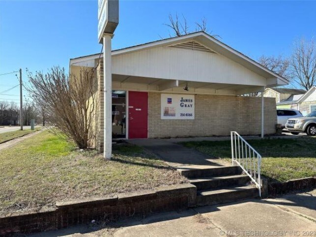 100 W 8th St, Okmulgee, OK for sale Primary Photo- Image 1 of 1