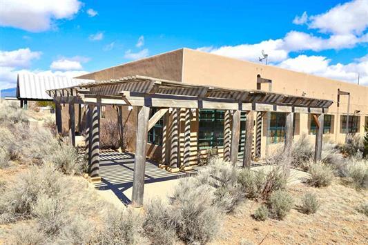 202 Bendix Dr, Taos, NM for sale - Building Photo - Image 1 of 19