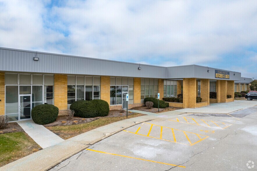 8220-8290 Austin Ave, Morton Grove, IL for lease - Building Photo - Image 1 of 6