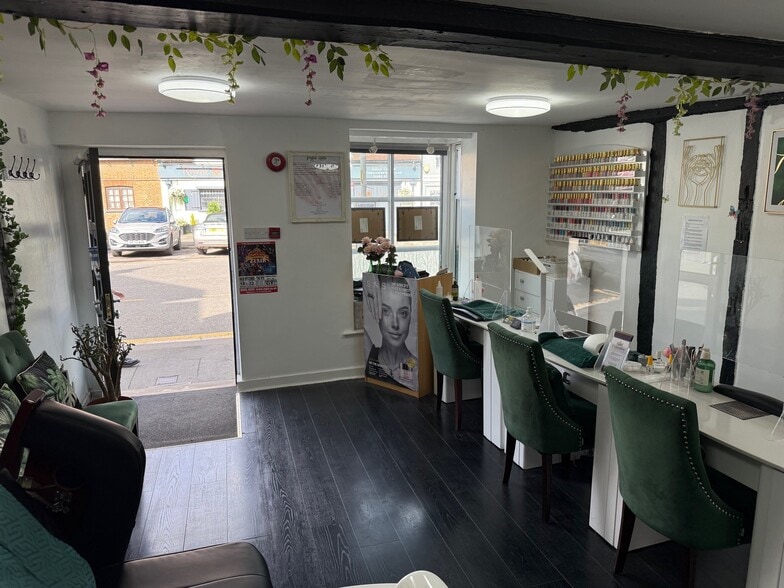 20 Aylesbury End, Beaconsfield for lease - Building Photo - Image 2 of 4