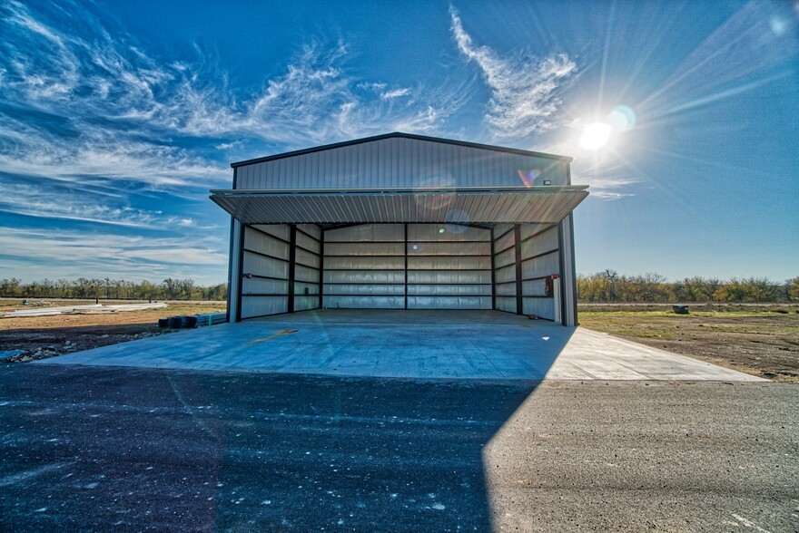 15850 Salado Airport Rd, Salado, TX for sale - Building Photo - Image 2 of 30