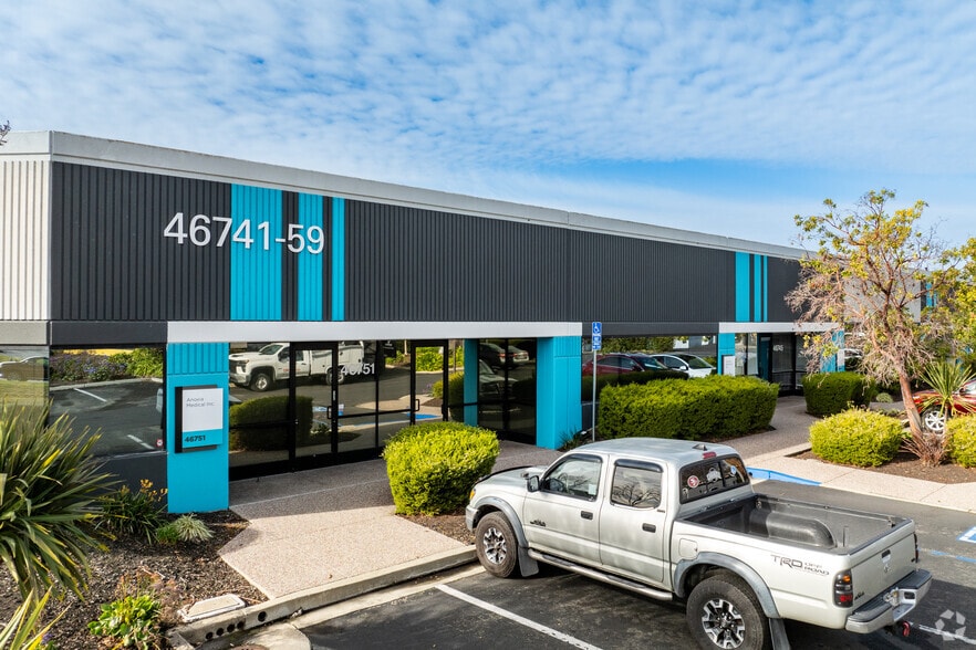 4051-4065 Clipper Ct, Fremont, CA for lease - Building Photo - Image 2 of 7