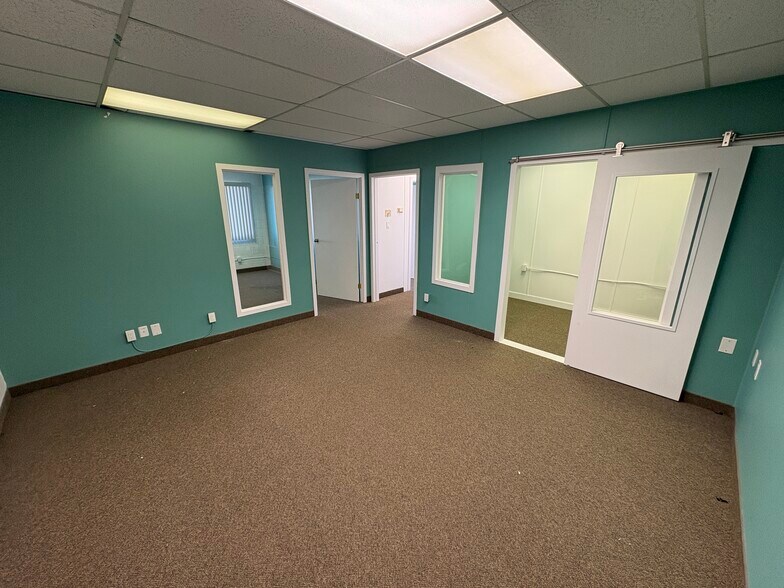 9750-9766 51st Ave NW, Edmonton, AB for lease - Building Photo - Image 3 of 5