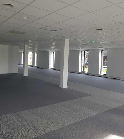 Office in Lesquin for lease - Interior Photo - Image 3 of 7