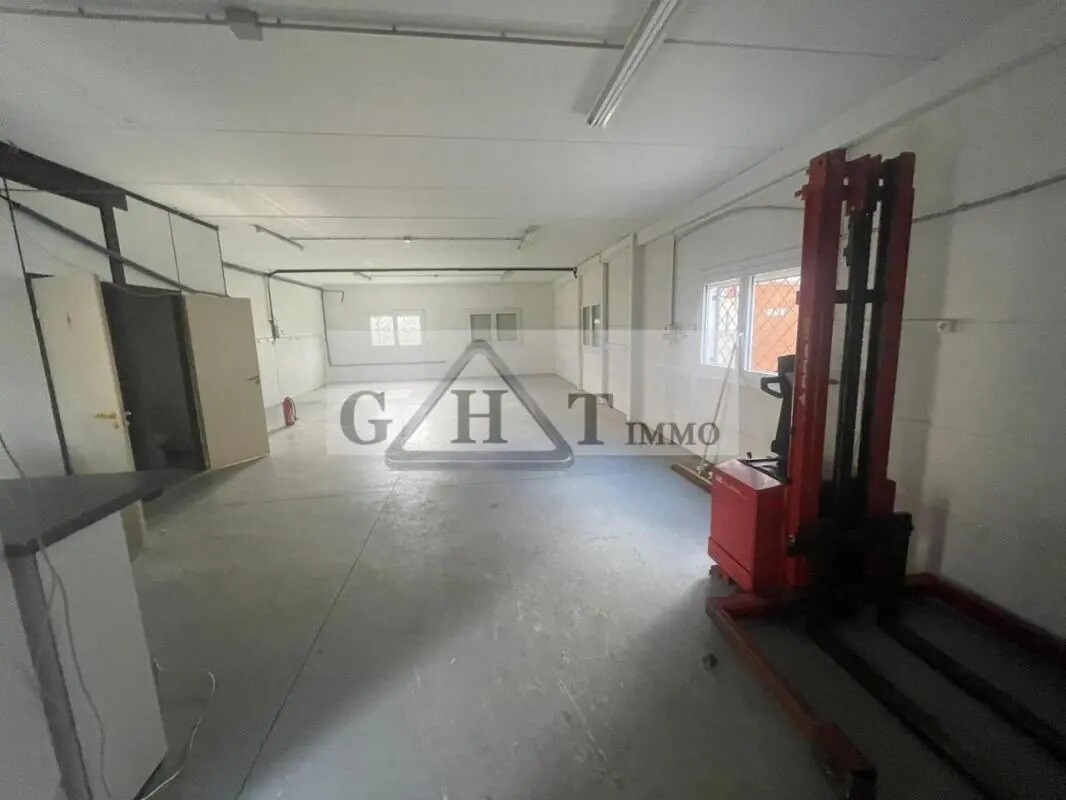 Industrial in Massy for lease Interior Photo- Image 1 of 9