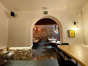 Retail in Barcelona, Barcelona for lease Interior Photo- Image 2 of 16