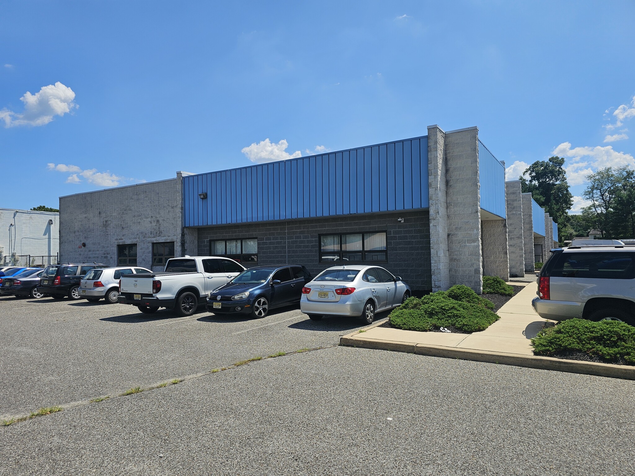 424 Kelley Dr, West Berlin, NJ for lease Building Photo- Image 1 of 11