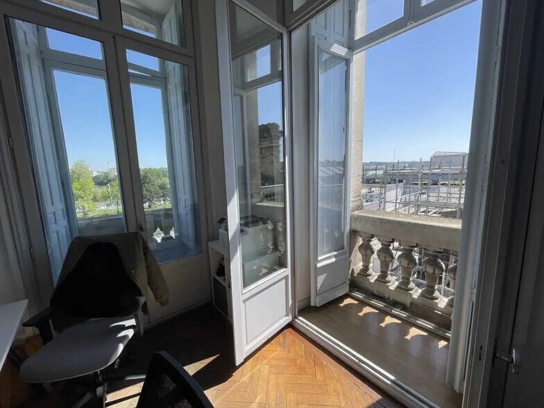Office in Bordeaux for lease - Interior Photo - Image 3 of 8