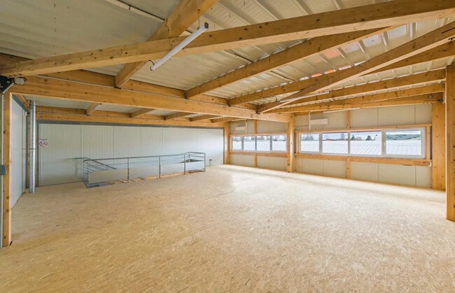 Location Local d'activités 192 m²
