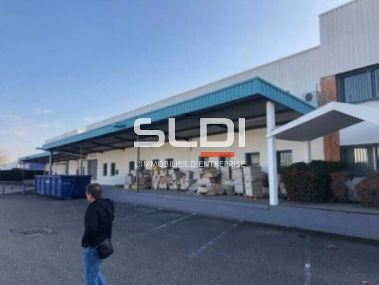 Flex in Vénissieux for lease - Building Photo - Image 1 of 5