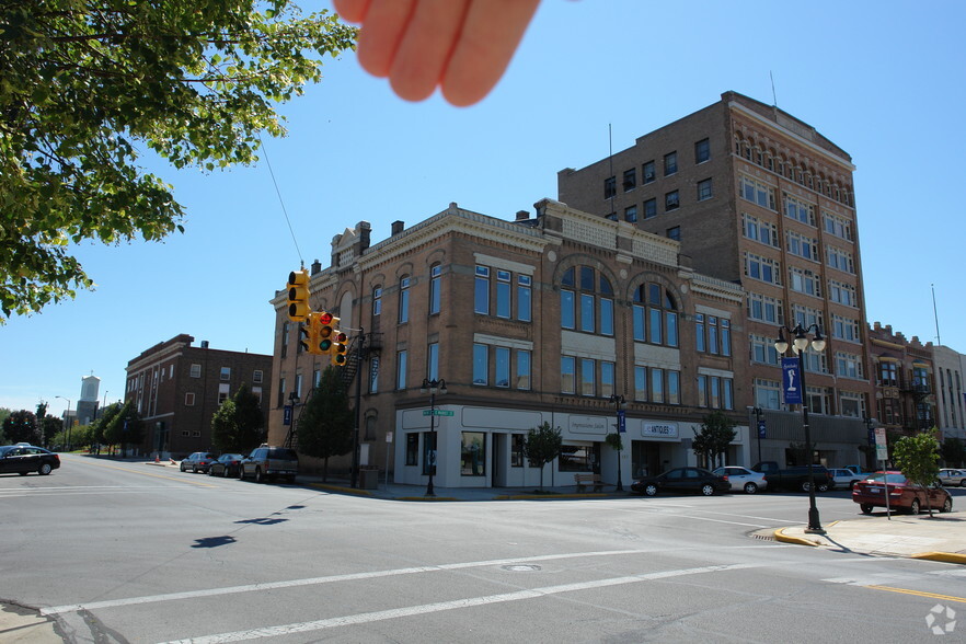 174-186 E Market St, Sandusky, OH for lease - Building Photo - Image 2 of 2