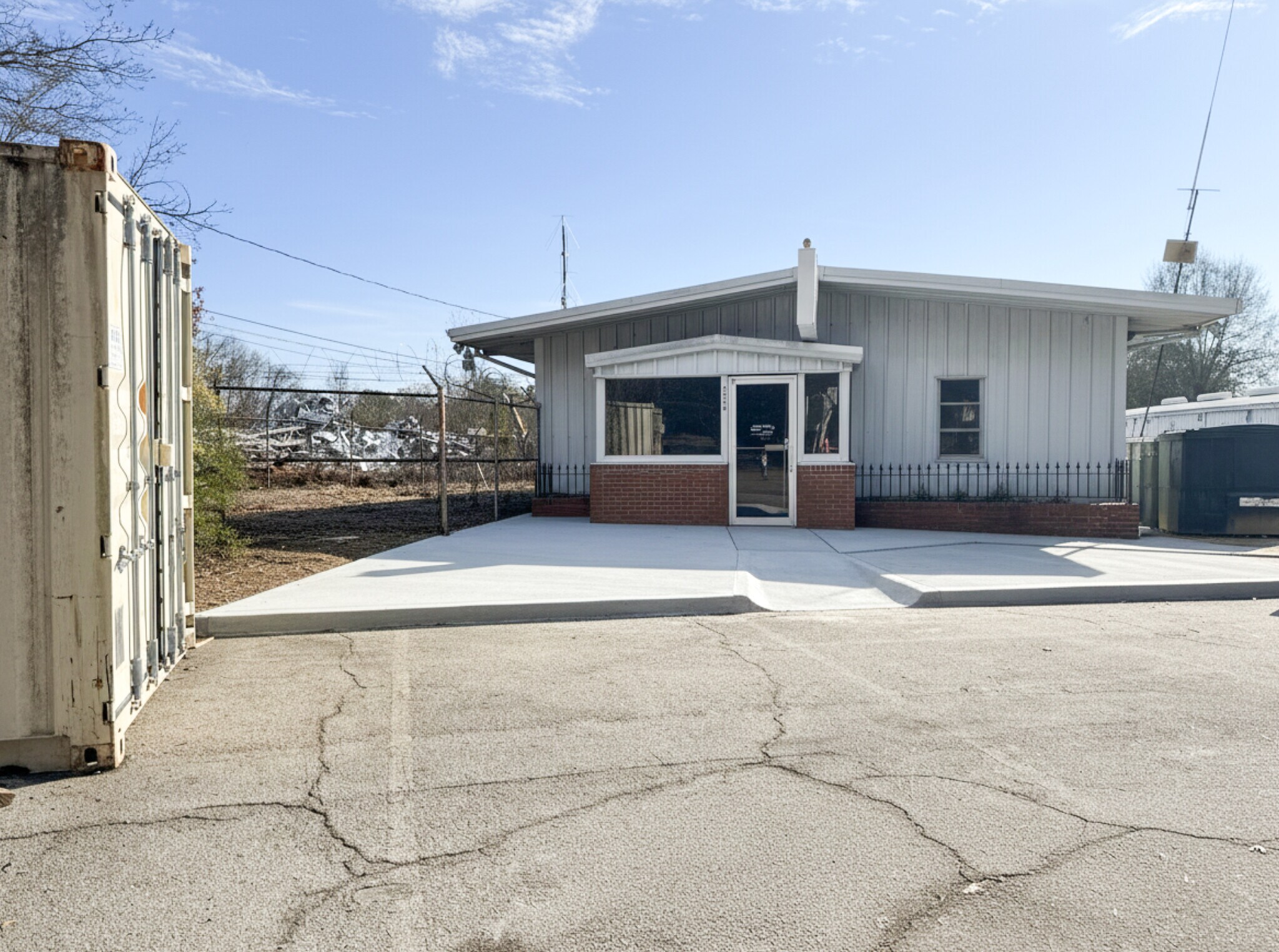 2514 W Point Ave, College Park, GA for lease Primary Photo- Image 1 of 6