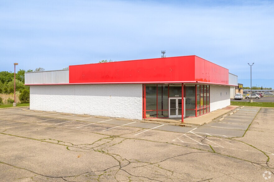 4502 S Dort Hwy, Flint, MI for sale - Building Photo - Image 1 of 1