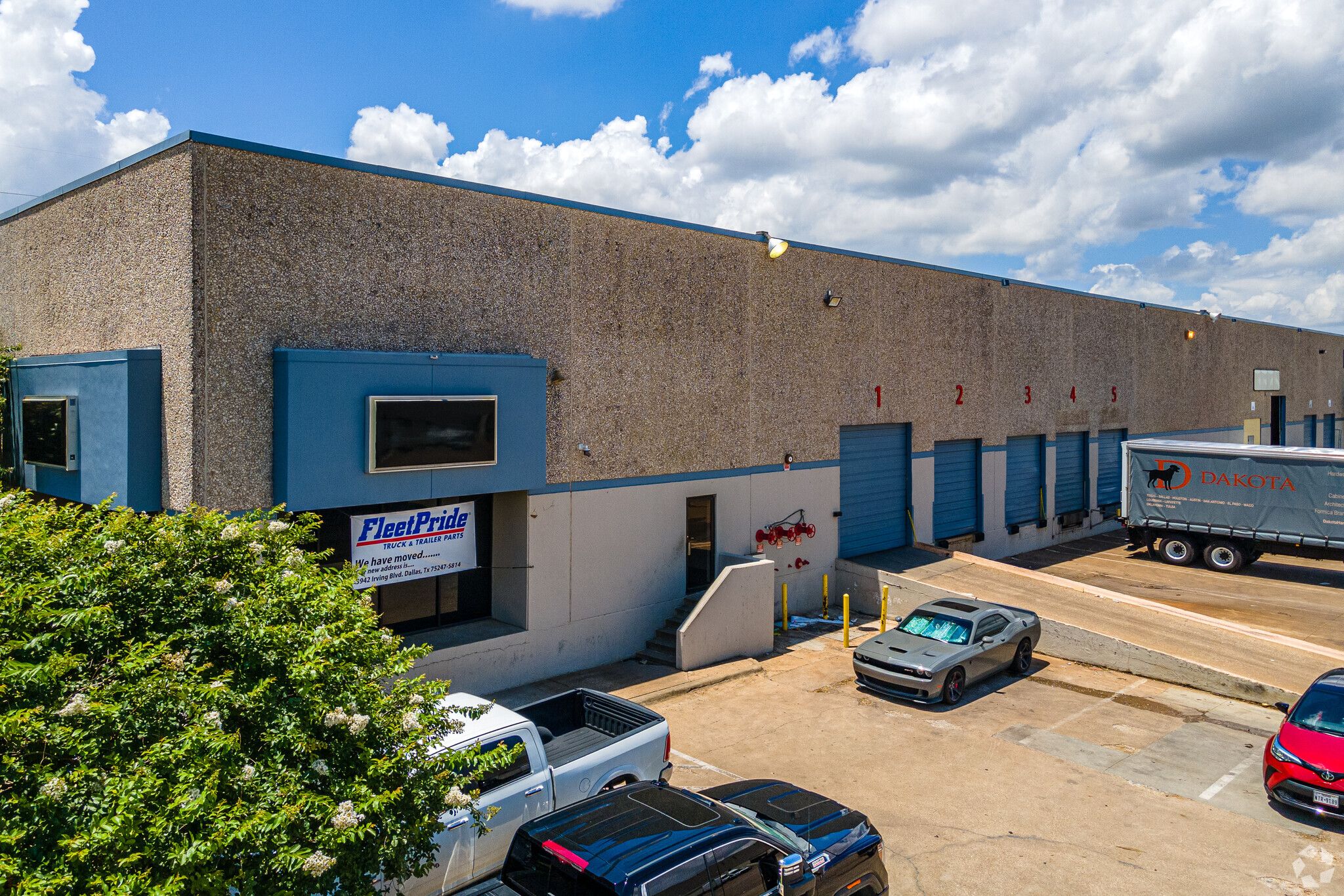 601-611 W Mockingbird Ln, Dallas, TX for lease Building Photo- Image 1 of 6