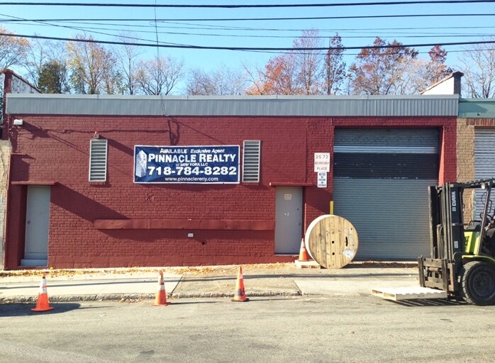 2572 Borough Pl, Woodside, NY for sale - Primary Photo - Image 1 of 1