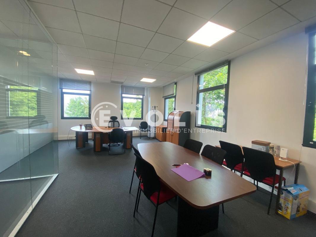 Office in Créteil for lease Interior Photo- Image 1 of 18