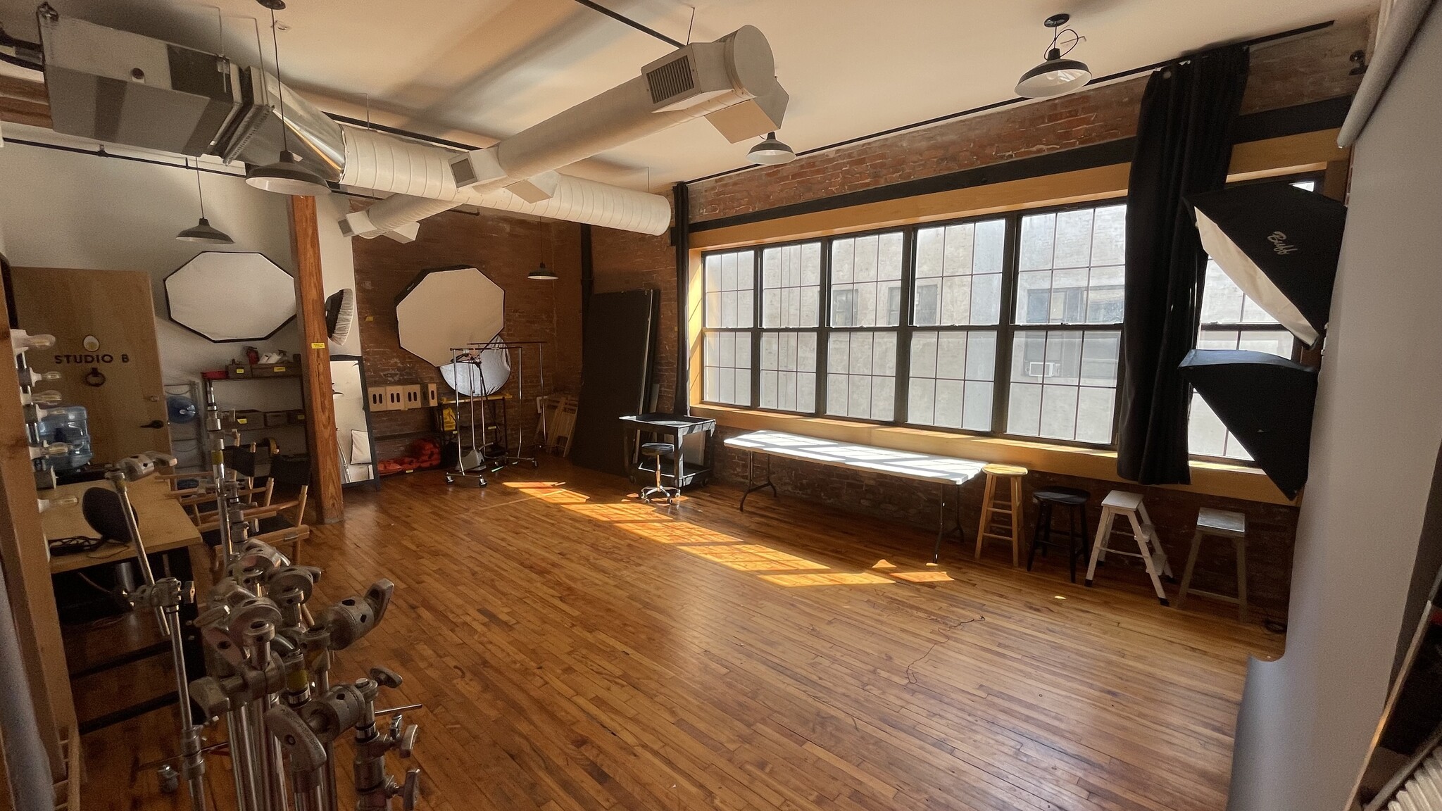 456 Johnson Ave, Brooklyn, NY for lease Interior Photo- Image 1 of 6