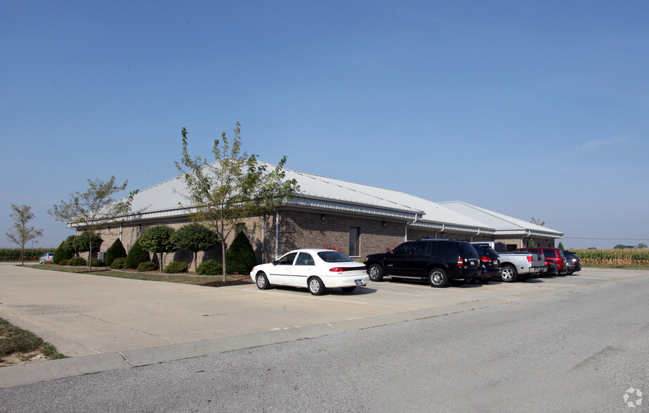 1463 W Westridge Pky, Greensburg, IN for lease - Building Photo - Image 2 of 17