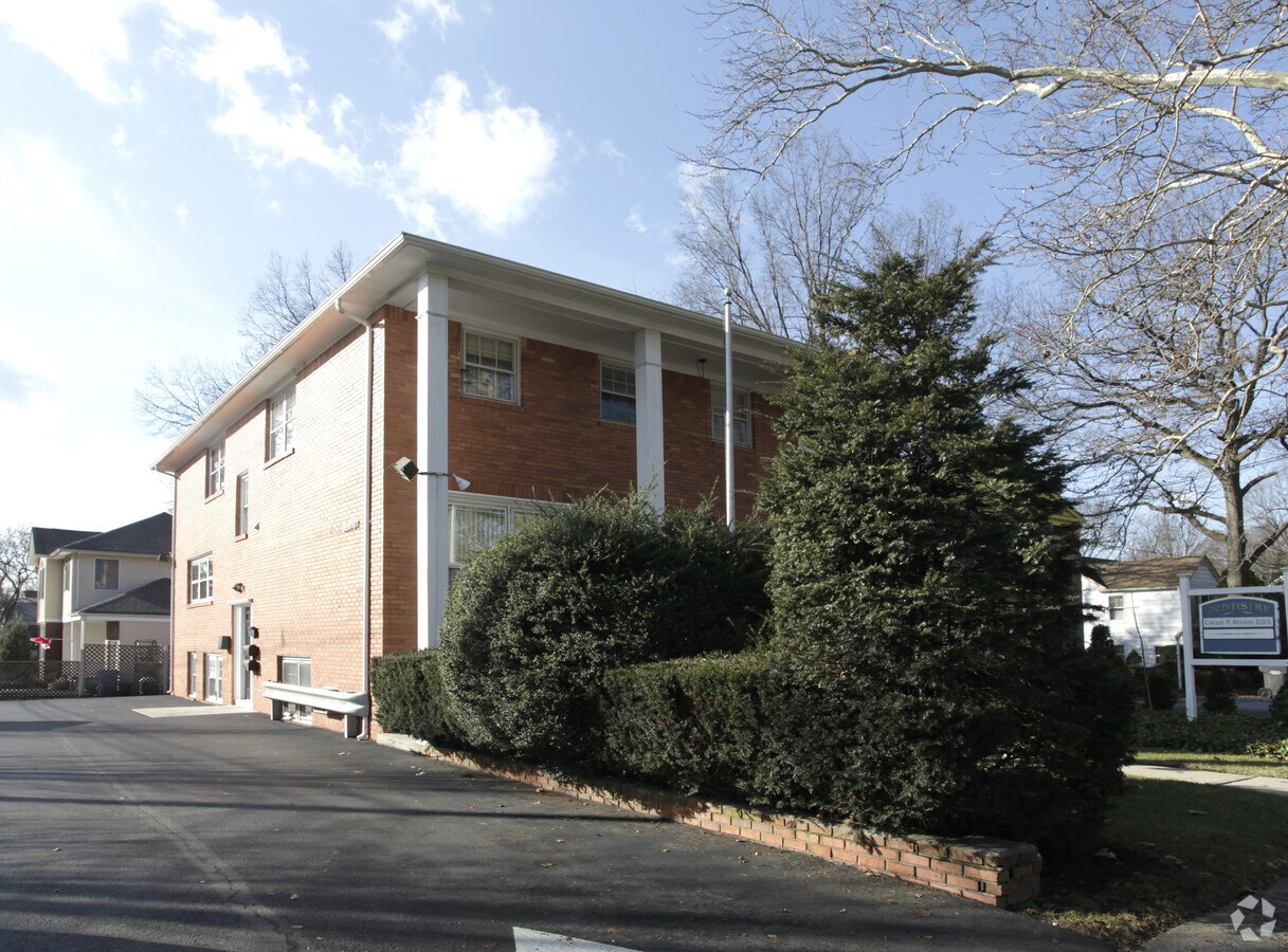 35 Amboy Ave, Metuchen, NJ 08840