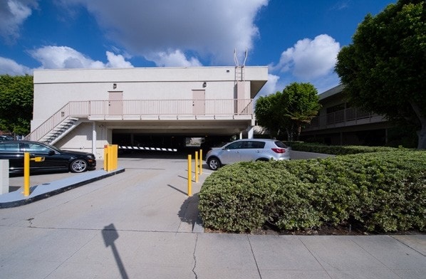 837 S Fair Oaks Ave, Pasadena, CA for lease - Building Photo - Image 2 of 9