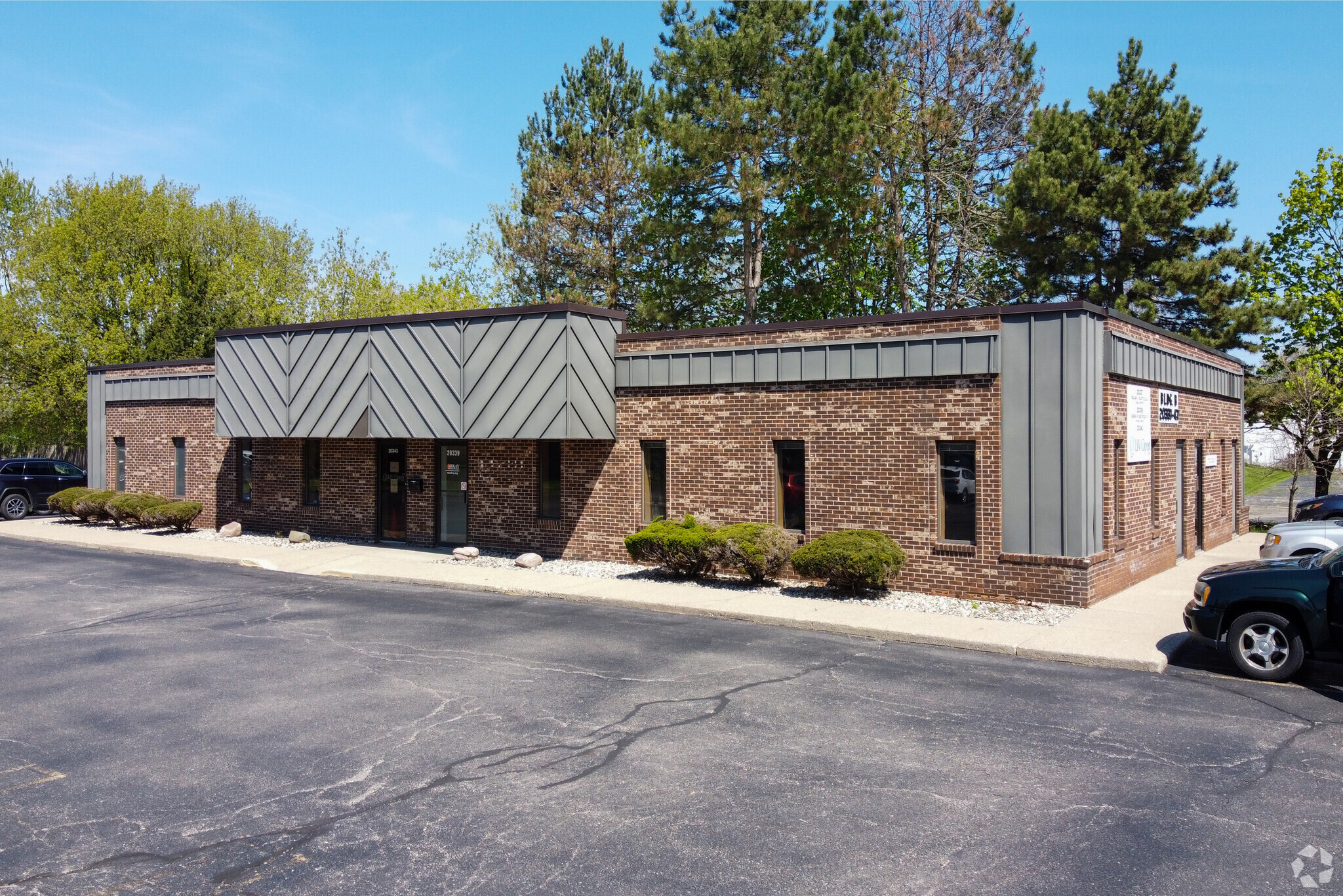 20337-20343 Farmington Rd, Livonia, MI for sale Building Photo- Image 1 of 1